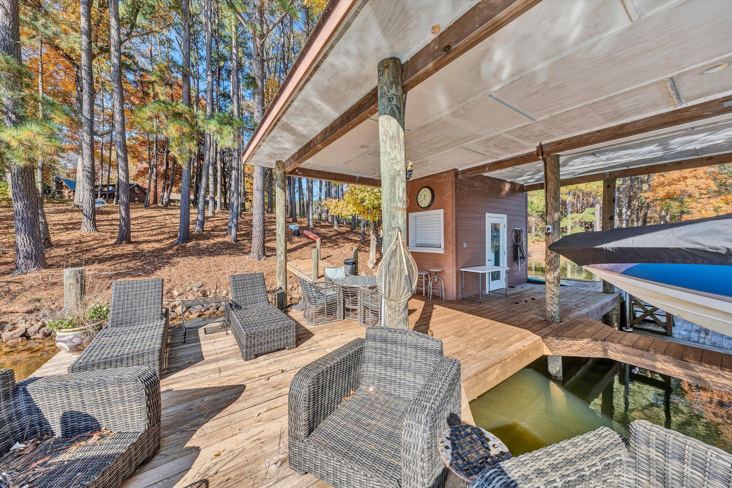 Moneta, Virginia 24121, United States, 4 Bedrooms Bedrooms, ,3 BathroomsBathrooms,Residential,Active,3324