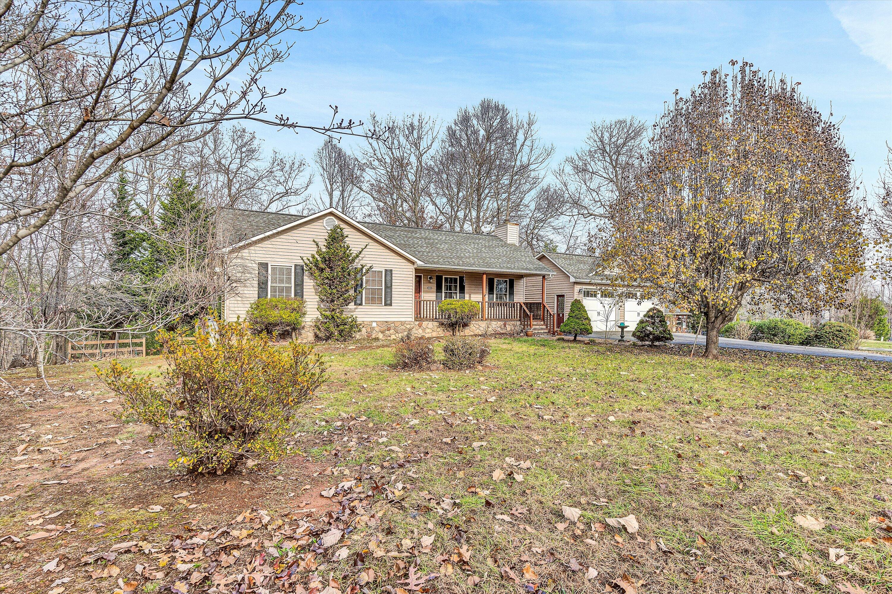 1068 Colony Ct, Moneta, Virginia image 2