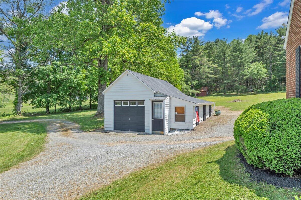 10664 Bent Mountain Rd, Bent Mountain, Virginia image 46