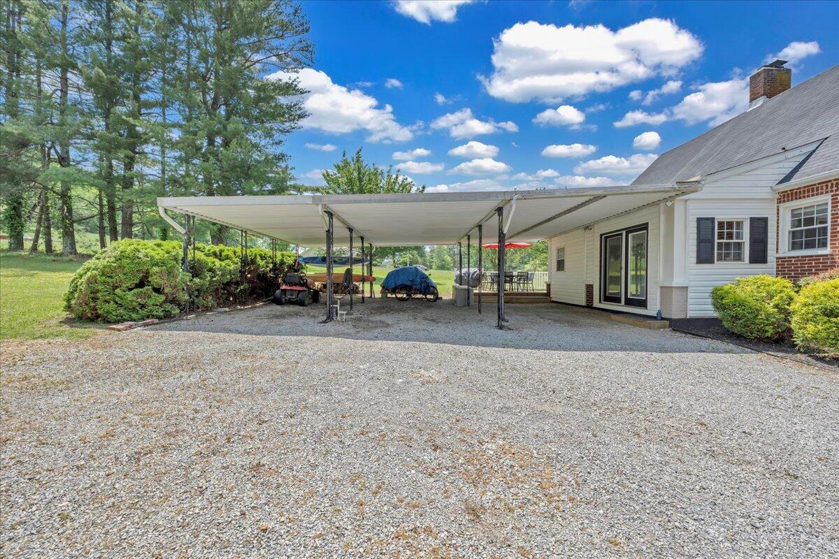 10664 Bent Mountain Rd, Bent Mountain, Virginia image 33