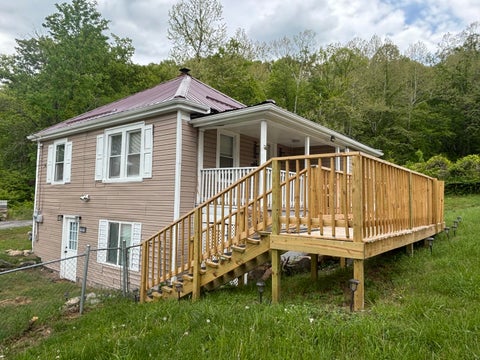 Homes For Sale - 1527 N Princeton Dr<br/> Covington, VA 24426