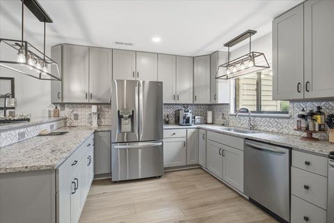 Townhouse For Sale - 219 Shoreline Marina Cir #122<br/> Moneta, VA 24121