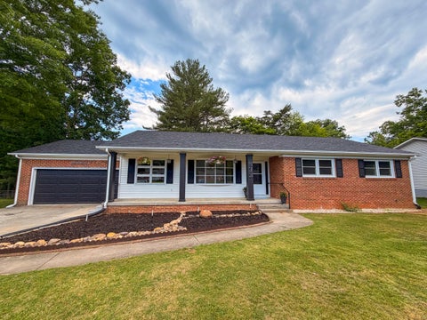 Homes For Sale - 933 Ingalls St<br/> Clifton Forge, VA 24422