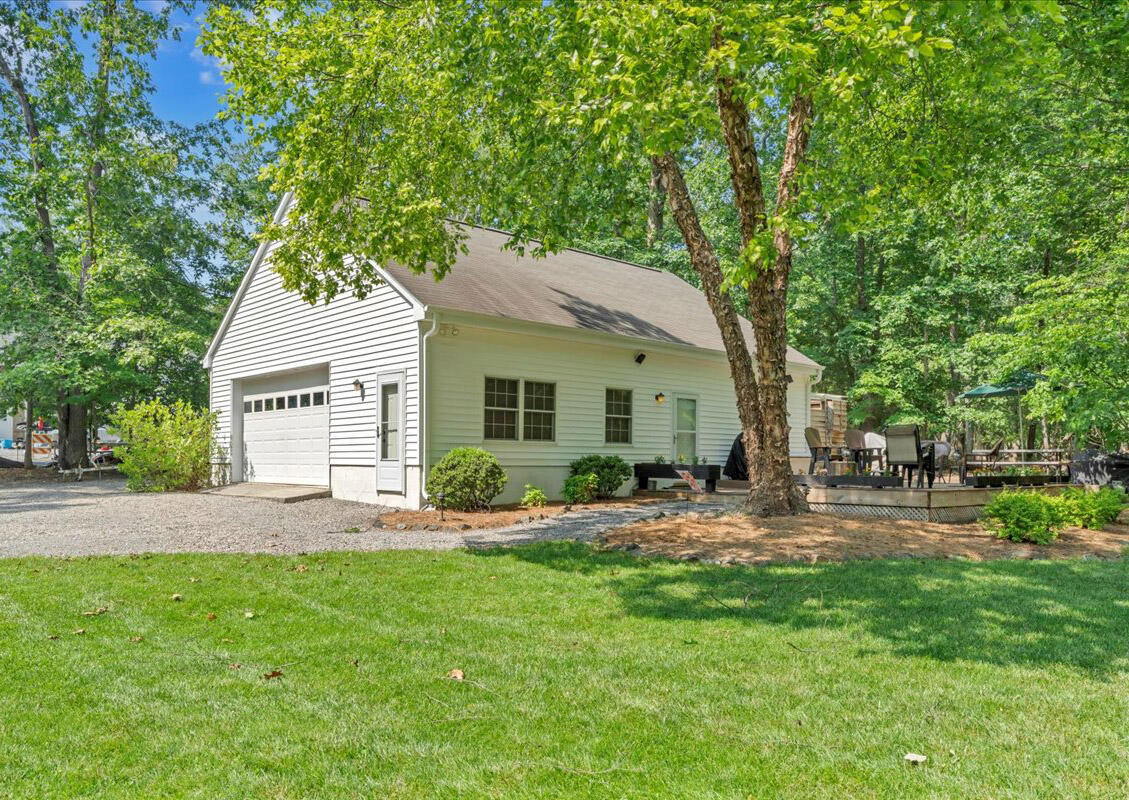 201 Byway Rd, Huddleston, Virginia image 1