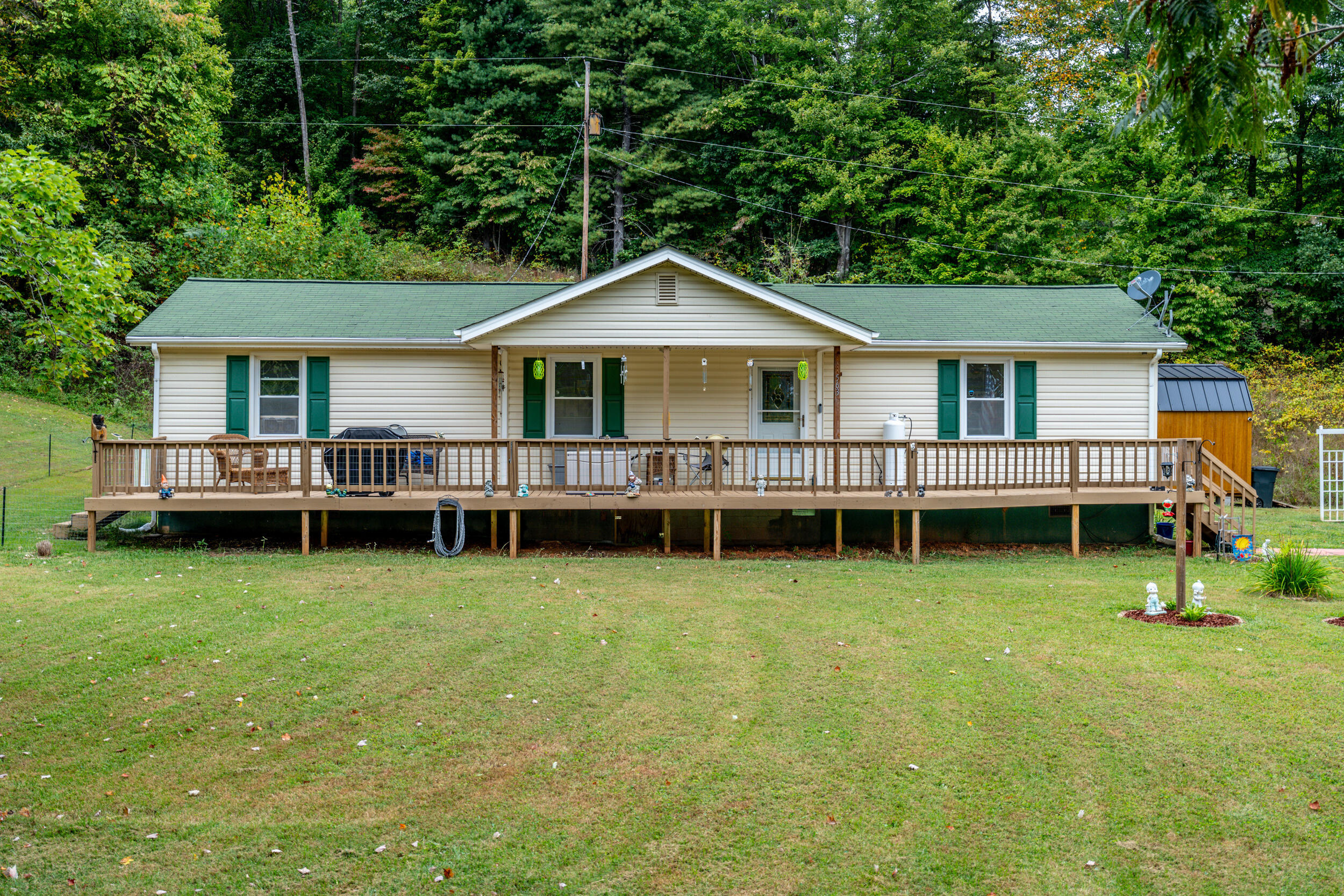 563 Country Ridge Rd, Bassett, Virginia image 2