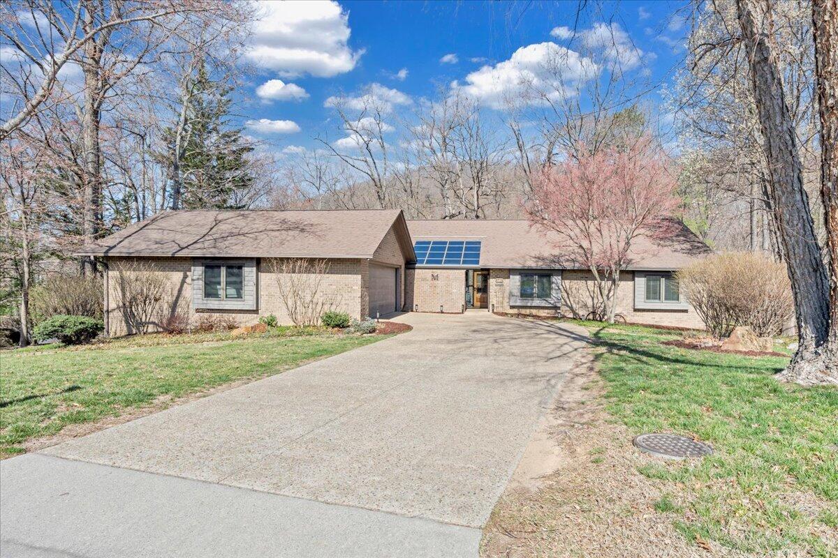 2498 Wolf  Run, Vinton, Virginia image 1