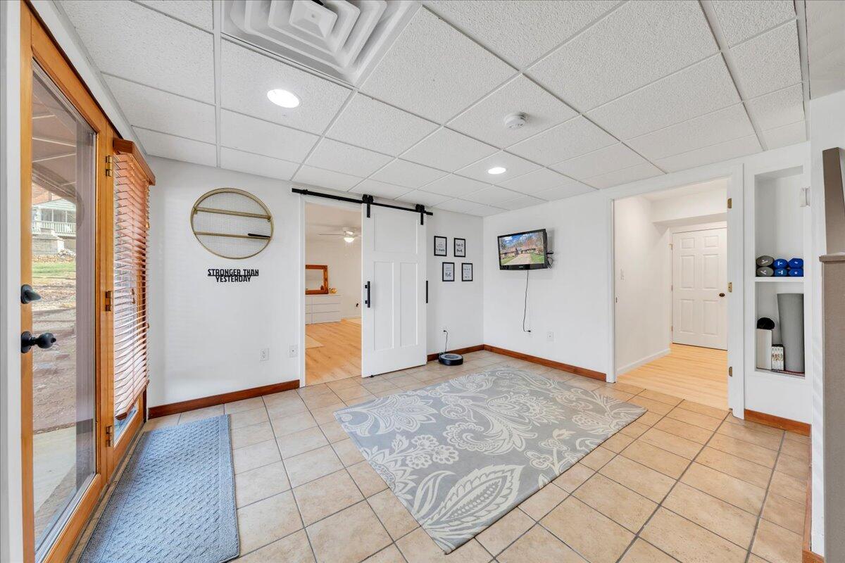 2498 Wolf  Run, Vinton, Virginia image 44
