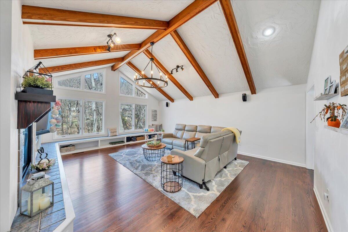 2498 Wolf  Run, Vinton, Virginia image 20