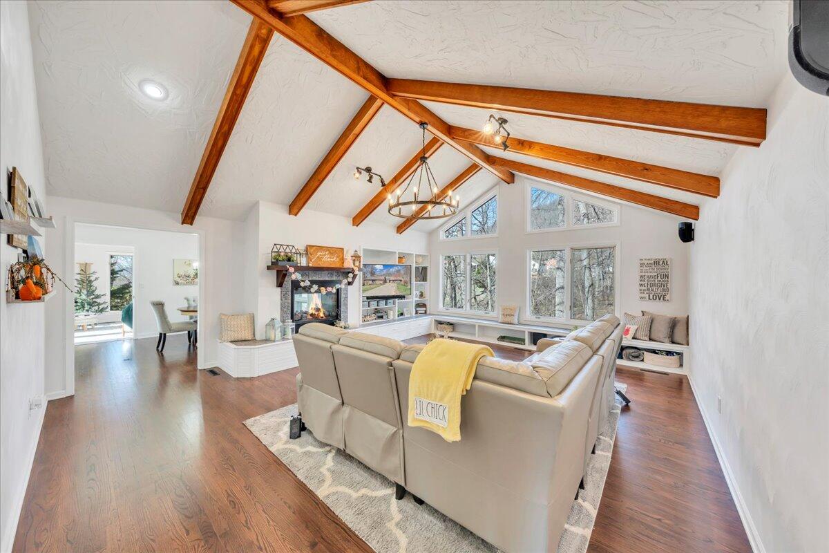2498 Wolf  Run, Vinton, Virginia image 18