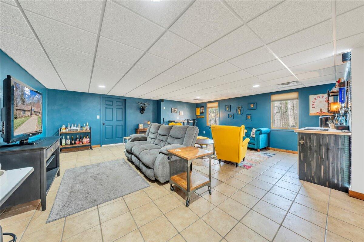 2498 Wolf  Run, Vinton, Virginia image 43