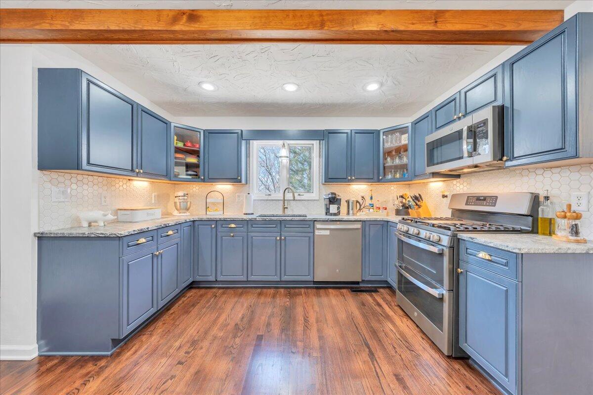 2498 Wolf  Run, Vinton, Virginia image 13