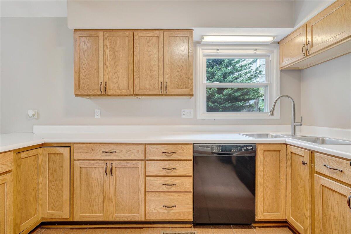 1894 Woodmere Ct, Salem, Virginia image 16