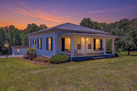 Homes For Sale - 8605 Truevine Rd<br/> Glade Hill, VA 24092