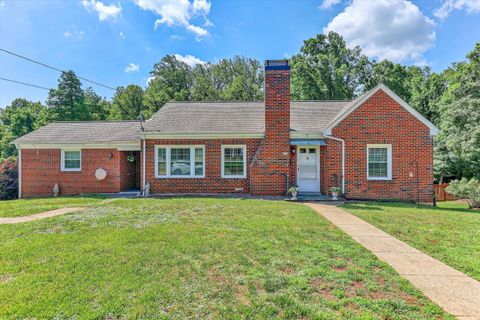 Homes For Sale - 225 Hillcrest Dr<br/> Rocky Mount, VA 24151