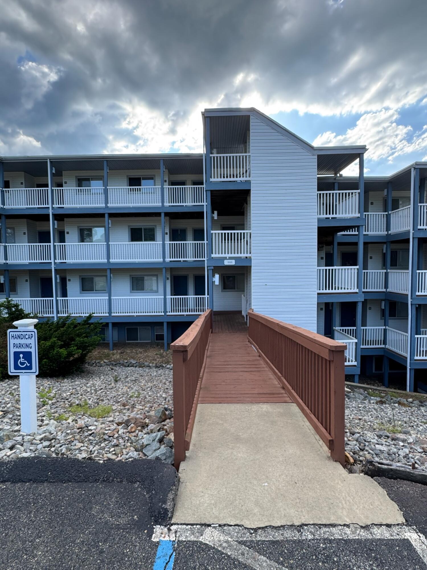 1089 Bluewater Dr #414, Moneta, Virginia image 9