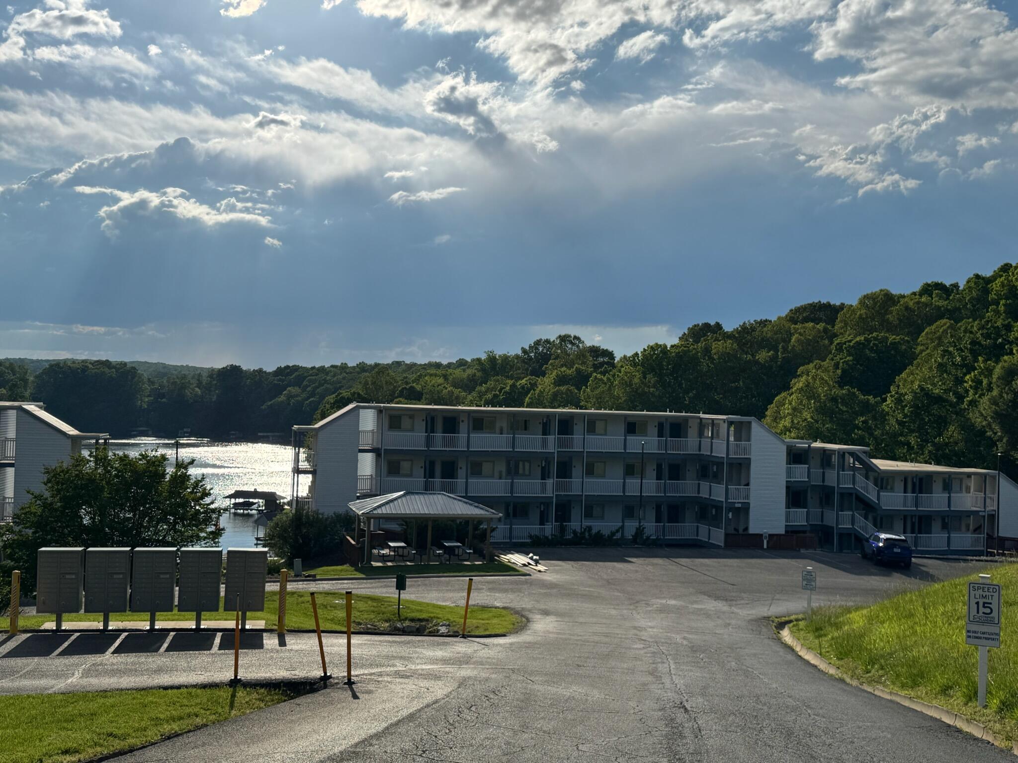 1089 Bluewater Dr #414, Moneta, Virginia image 3
