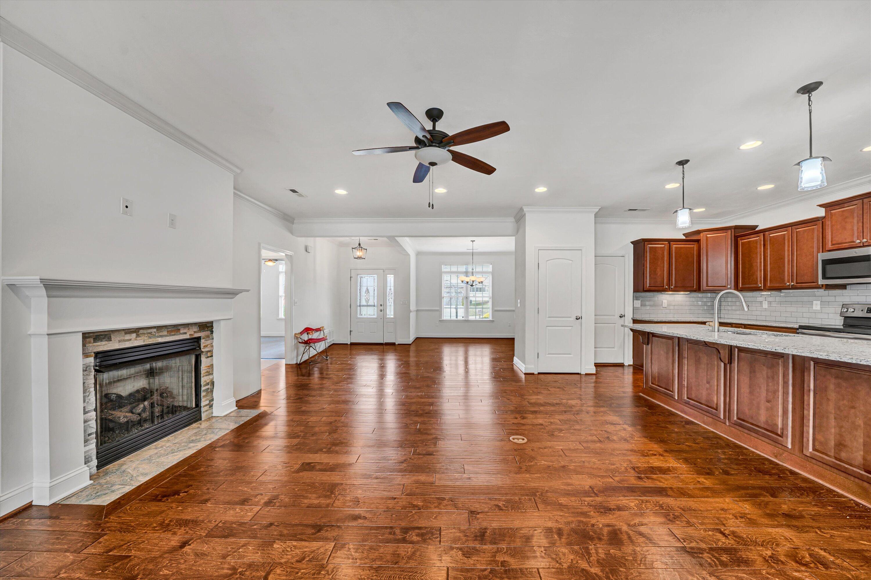 480 Deer Run Cir, Salem, Virginia image 11