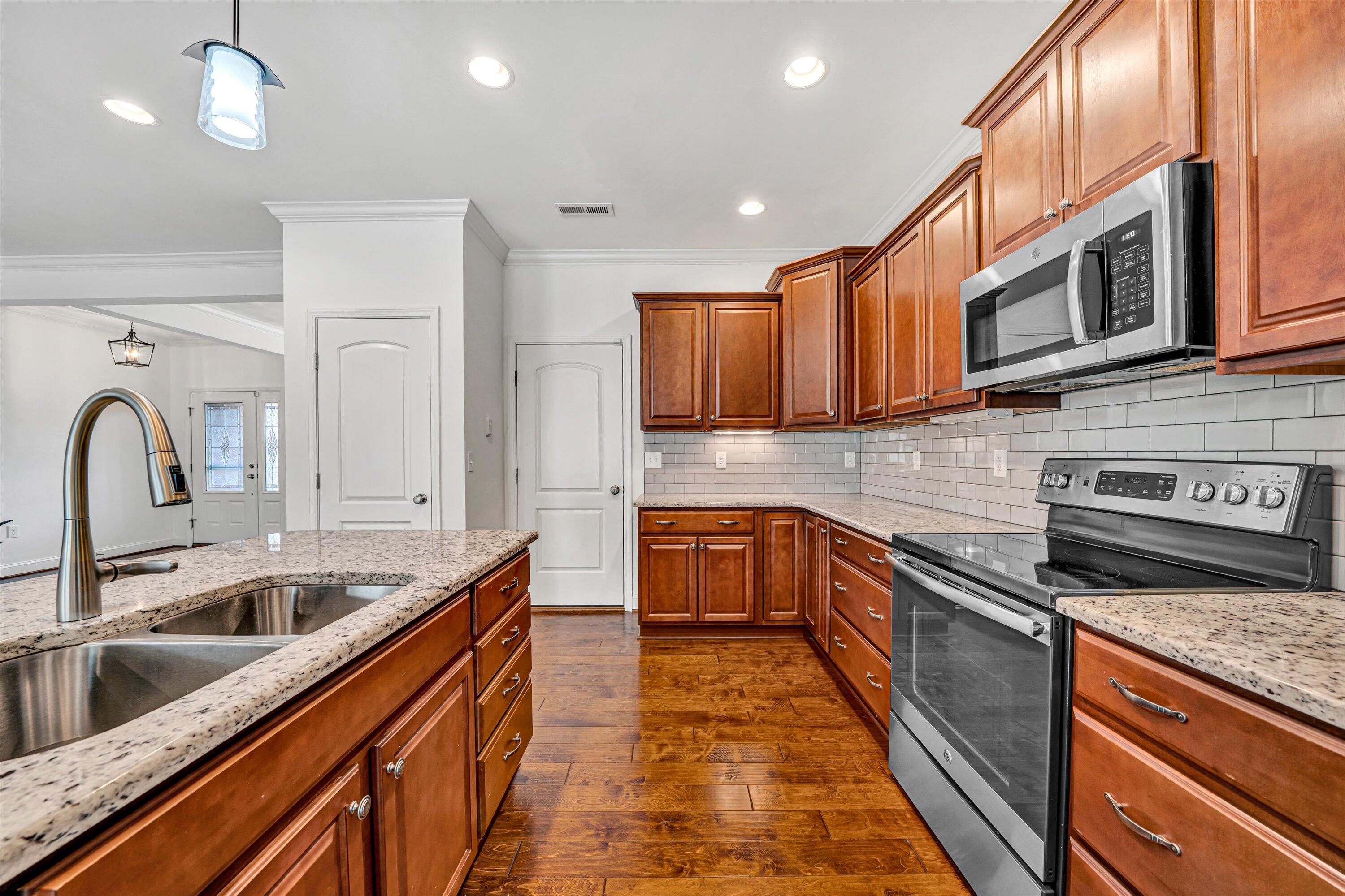 480 Deer Run Cir, Salem, Virginia image 14