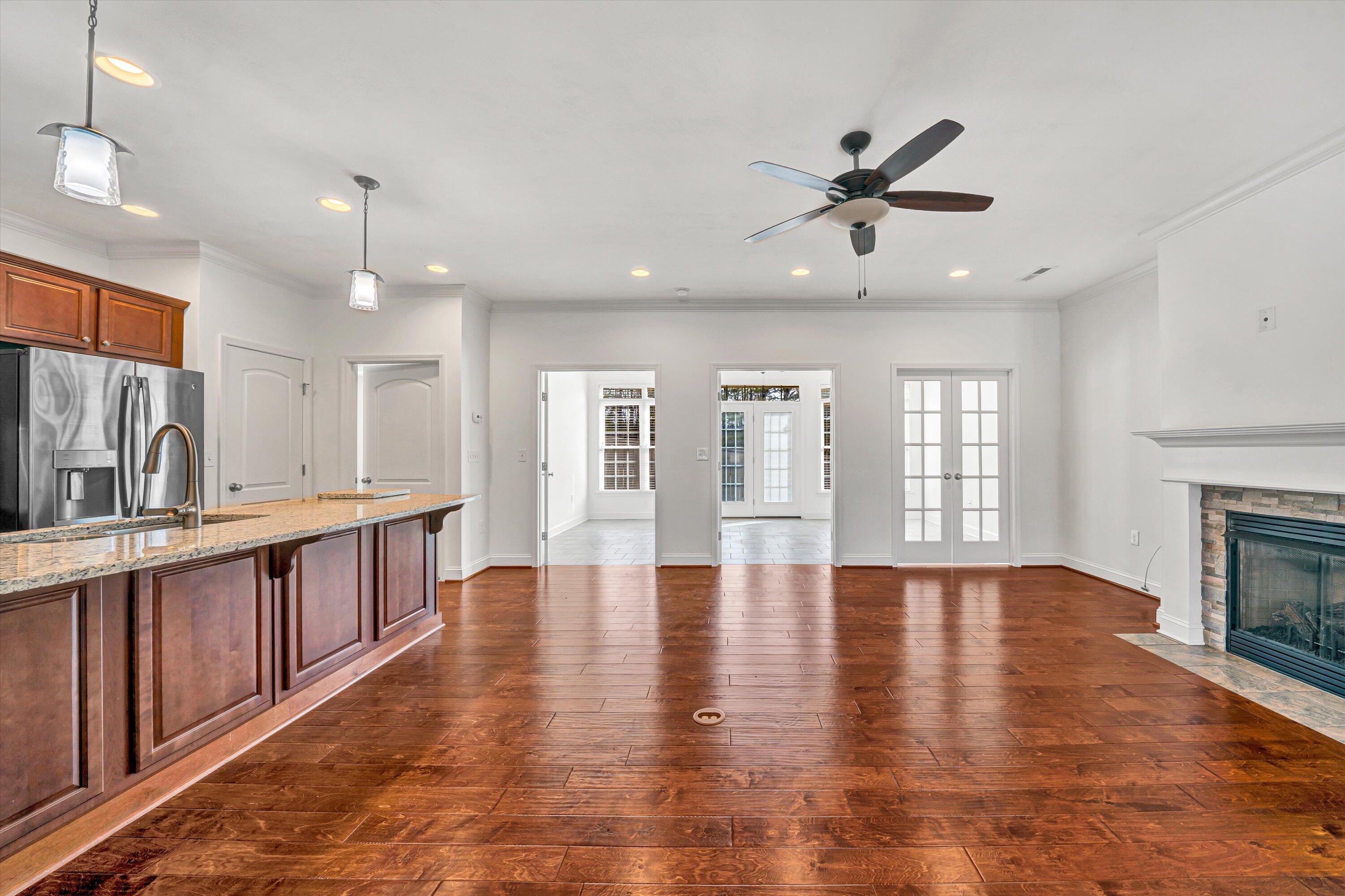 480 Deer Run Cir, Salem, Virginia image 9