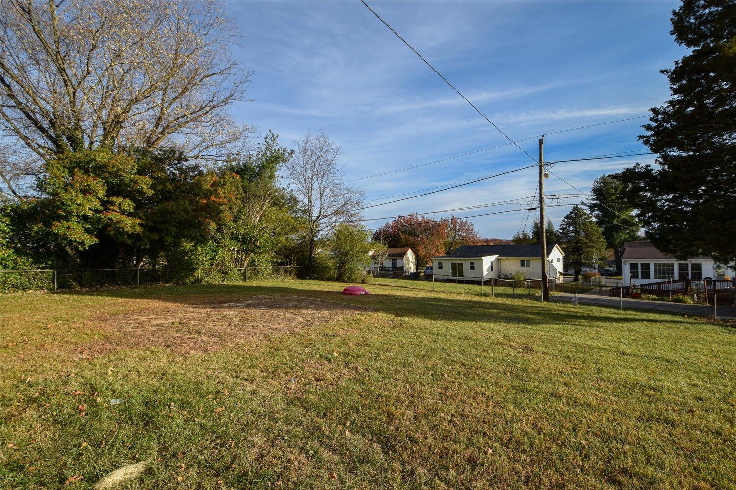 Roanoke, Virginia 24017, United States, 4 Bedrooms Bedrooms, ,2 BathroomsBathrooms,Residential,Active,245748