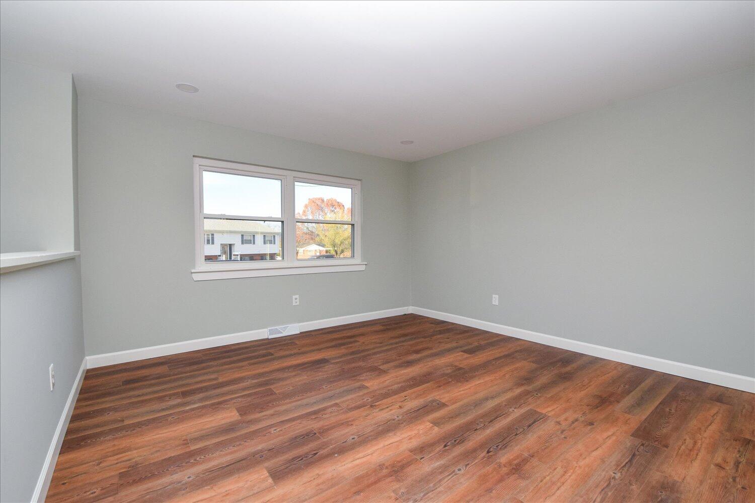 Roanoke, Virginia 24017, United States, 4 Bedrooms Bedrooms, ,2 BathroomsBathrooms,Residential,Active,245748