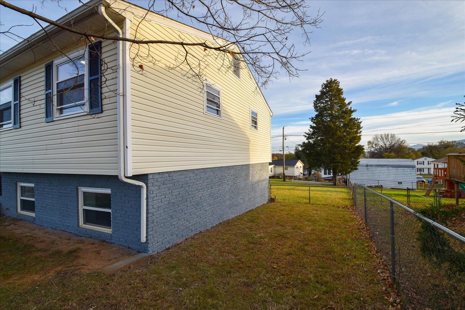 Roanoke, Virginia 24017, United States, 4 Bedrooms Bedrooms, ,2 BathroomsBathrooms,Residential,Active,245748