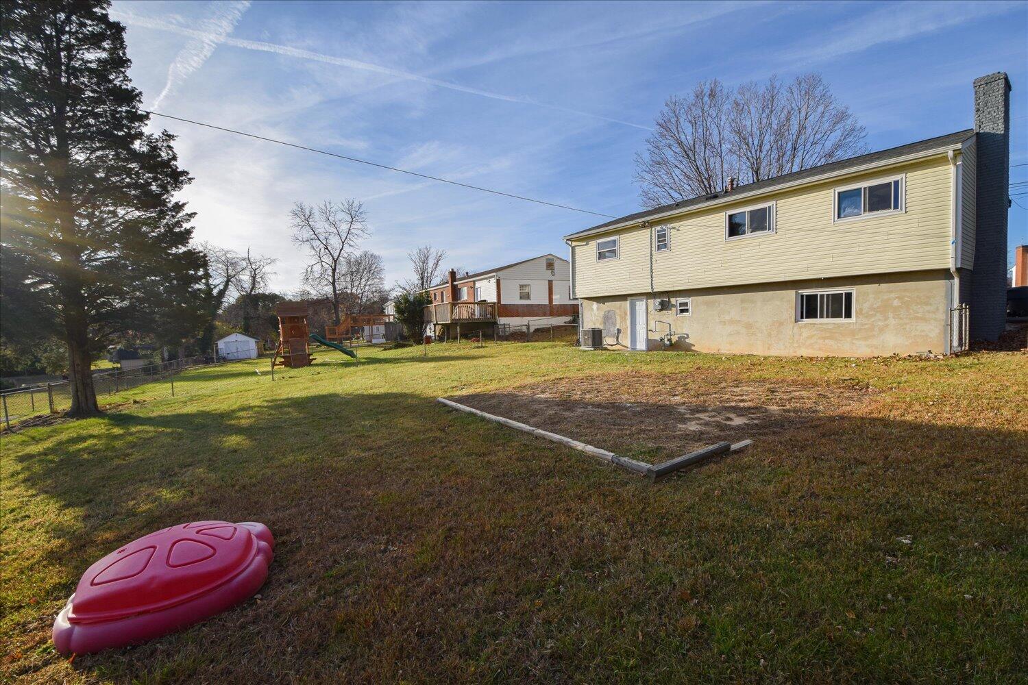 Roanoke, Virginia 24017, United States, 4 Bedrooms Bedrooms, ,2 BathroomsBathrooms,Residential,Active,245748