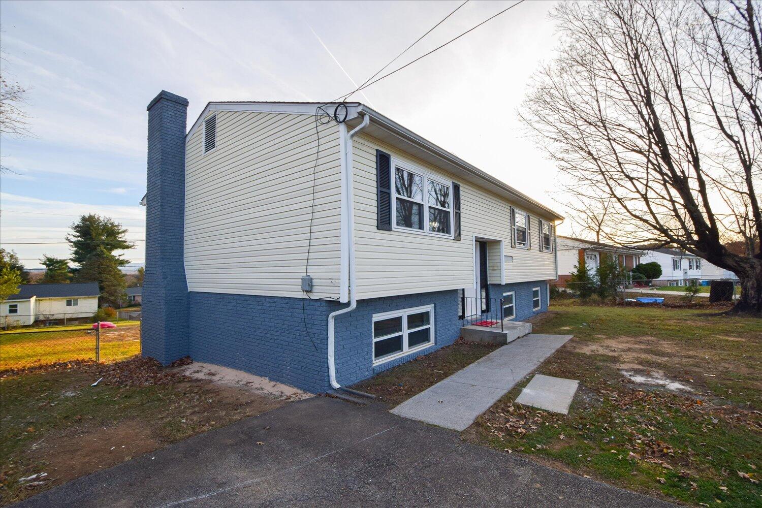 Roanoke, Virginia 24017, United States, 4 Bedrooms Bedrooms, ,2 BathroomsBathrooms,Residential,Active,245748