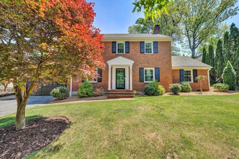 Photo of 3008 Maywood AVE SW, Roanoke, VA 24014 (MLS # 926013)