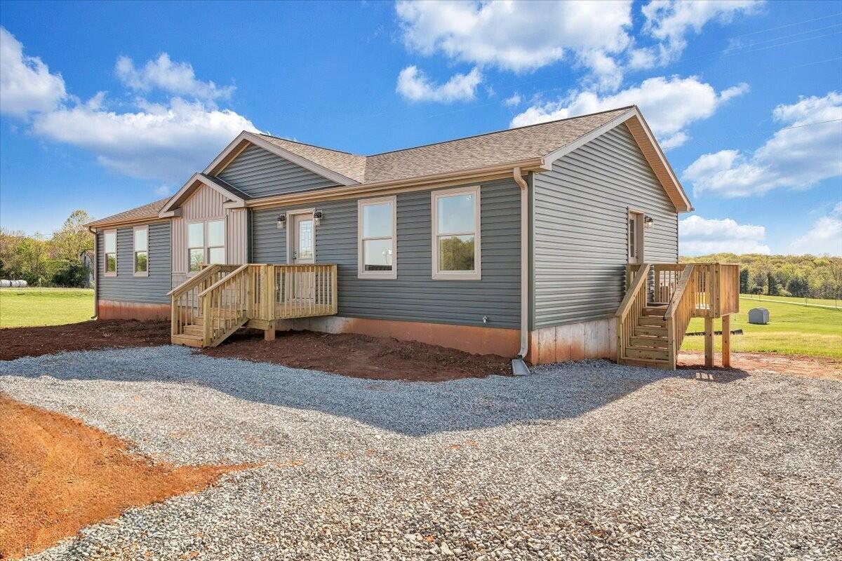 2227 Hendricks Store Rd, Moneta, Virginia image 2