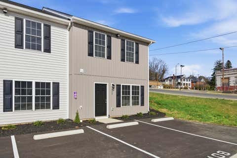 Townhouse For Sale - 409 N Washington Ave #12<br/> Pulaski, VA 24301