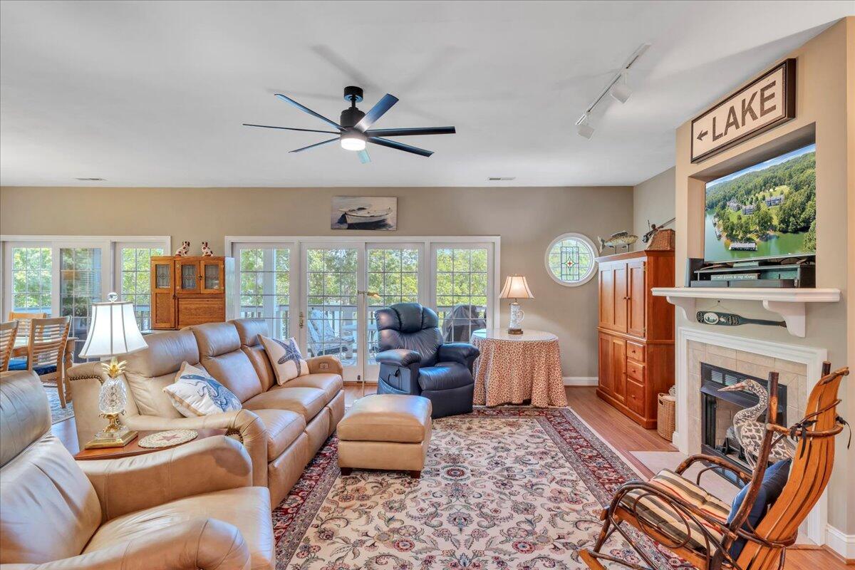 305 South Pointe Shore Dr, Moneta, Virginia image 28