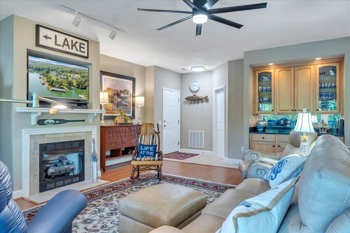 305 South Pointe Shore Dr, Moneta, Virginia image 3