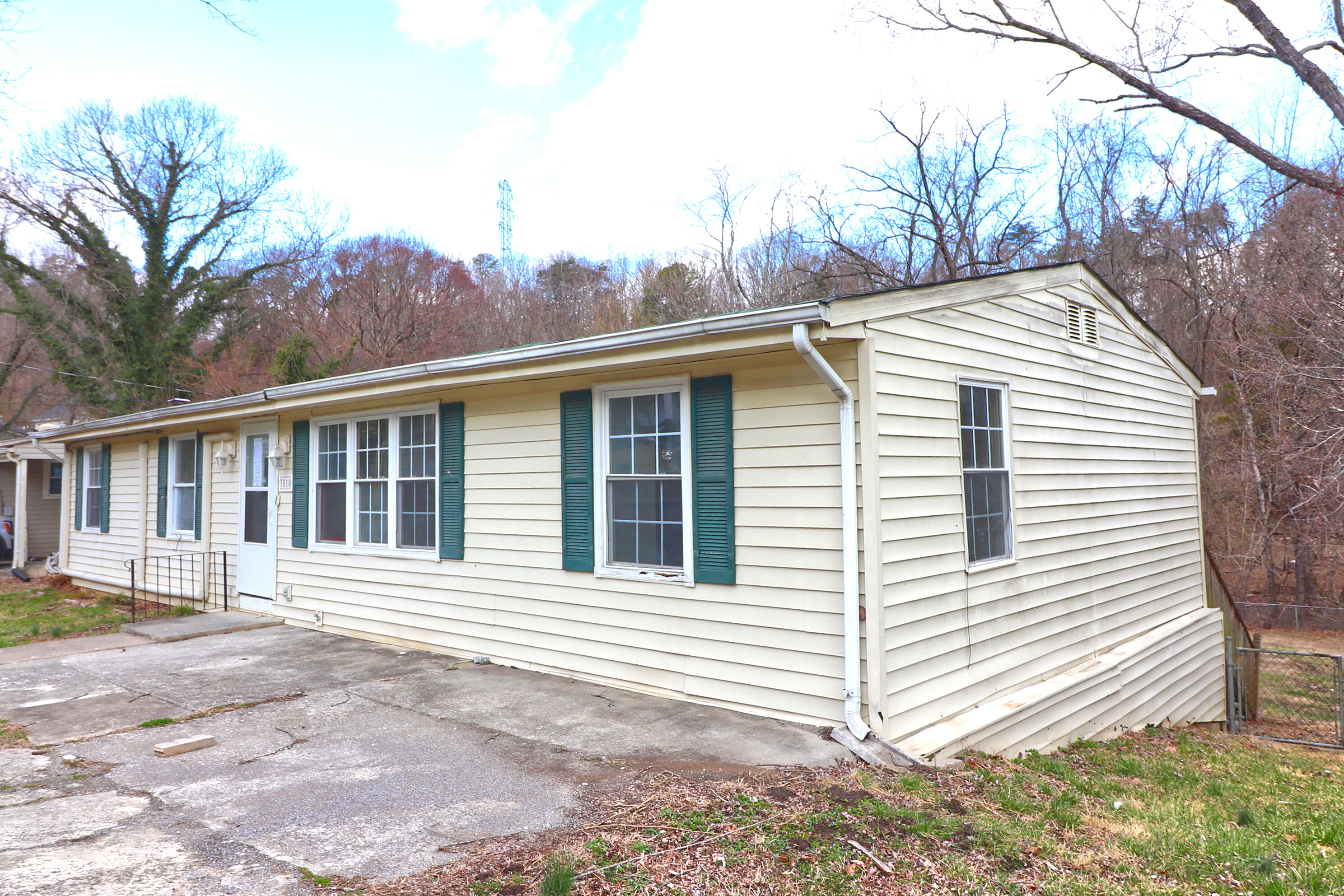 3510 Yellow Mountain Rd, Roanoke, Virginia image 3