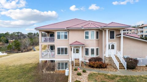 Homes For Sale - 1052 La Casa Ct<br/> Moneta, VA 24121