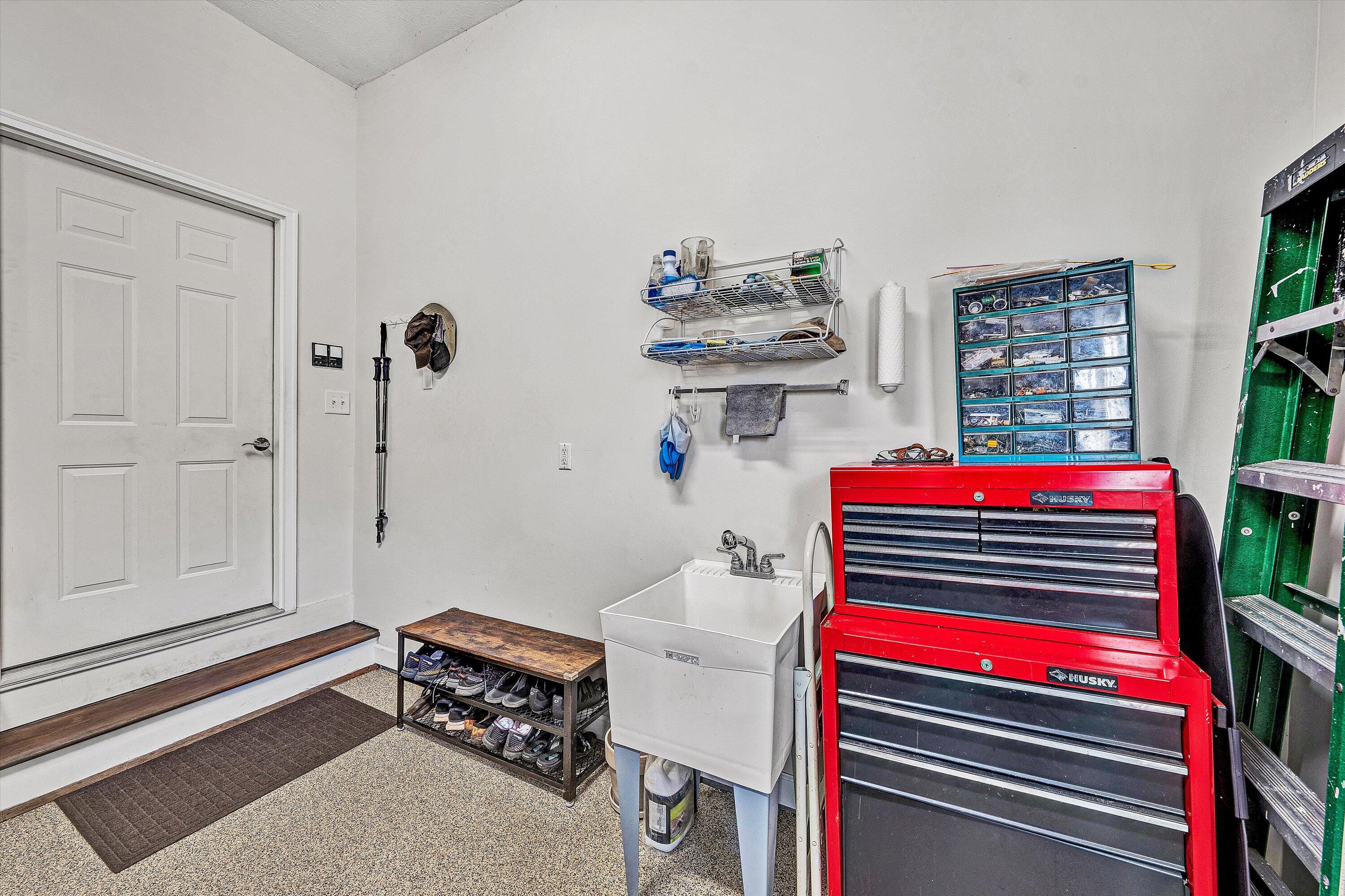 Moneta, Virginia 24121, United States, 4 Bedrooms Bedrooms, ,3 BathroomsBathrooms,Residential,Active,237366