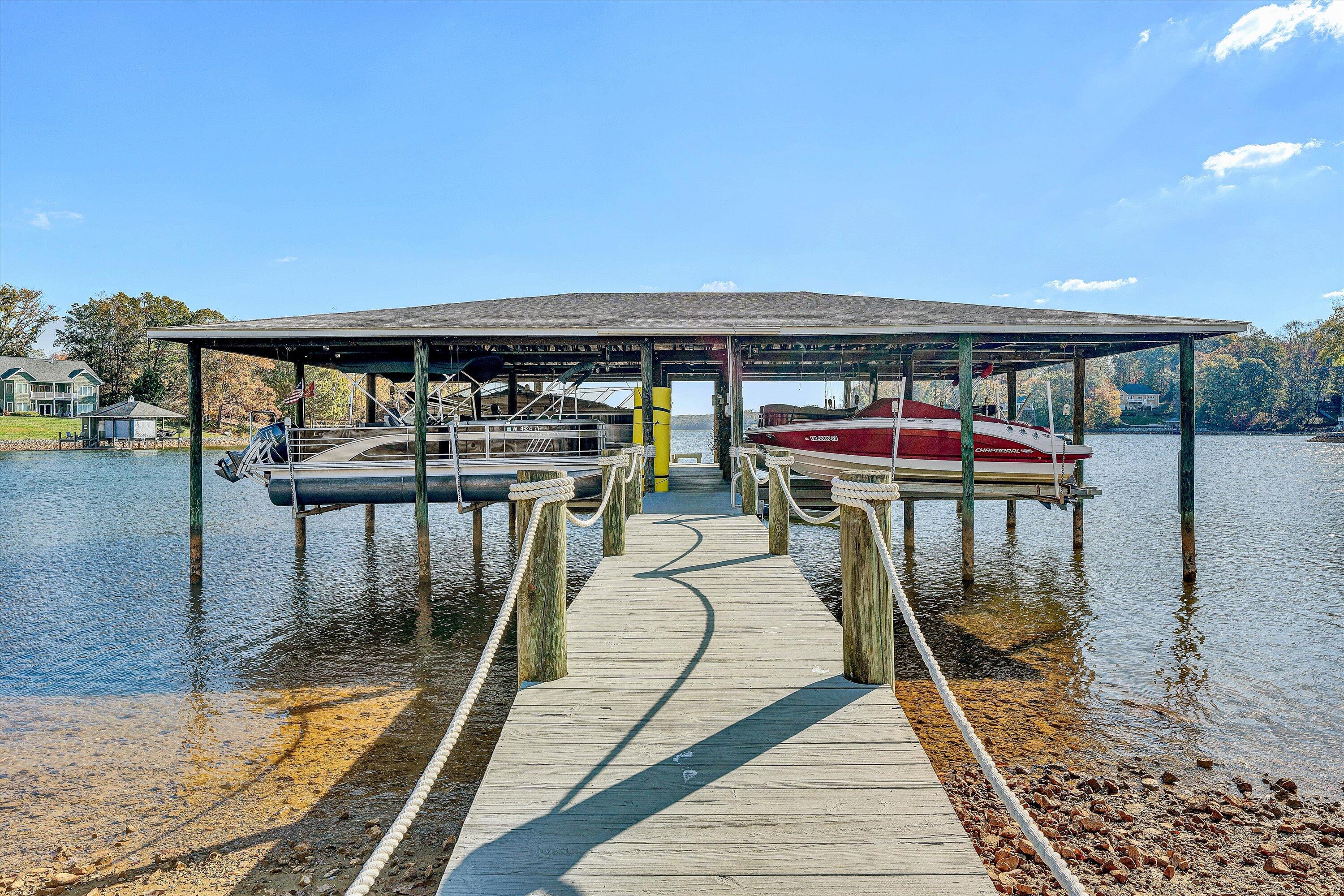 Moneta, Virginia 24121, United States, 4 Bedrooms Bedrooms, ,3 BathroomsBathrooms,Residential,Active,237366