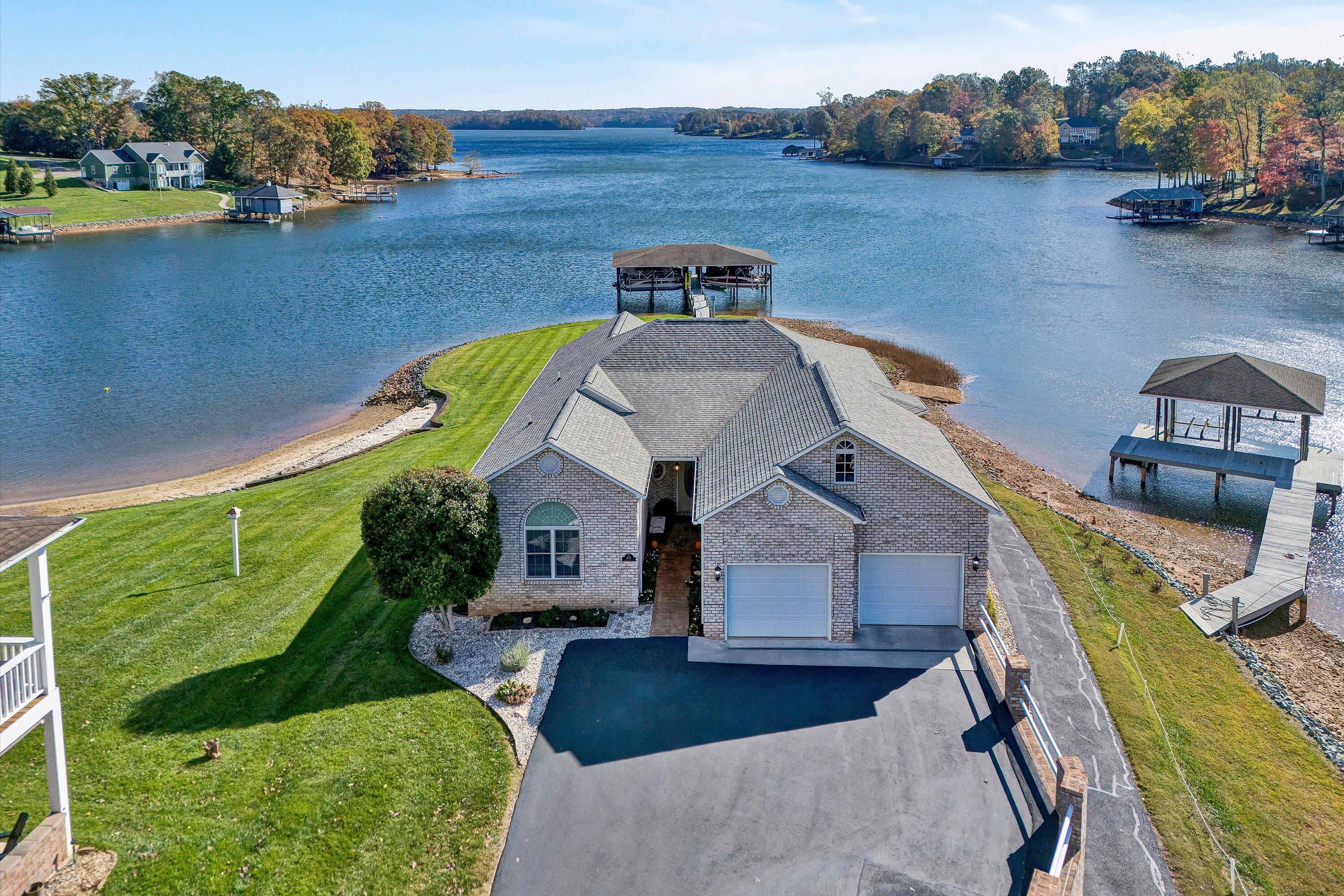 Moneta, Virginia 24121, United States, 4 Bedrooms Bedrooms, ,3 BathroomsBathrooms,Residential,Active,237366