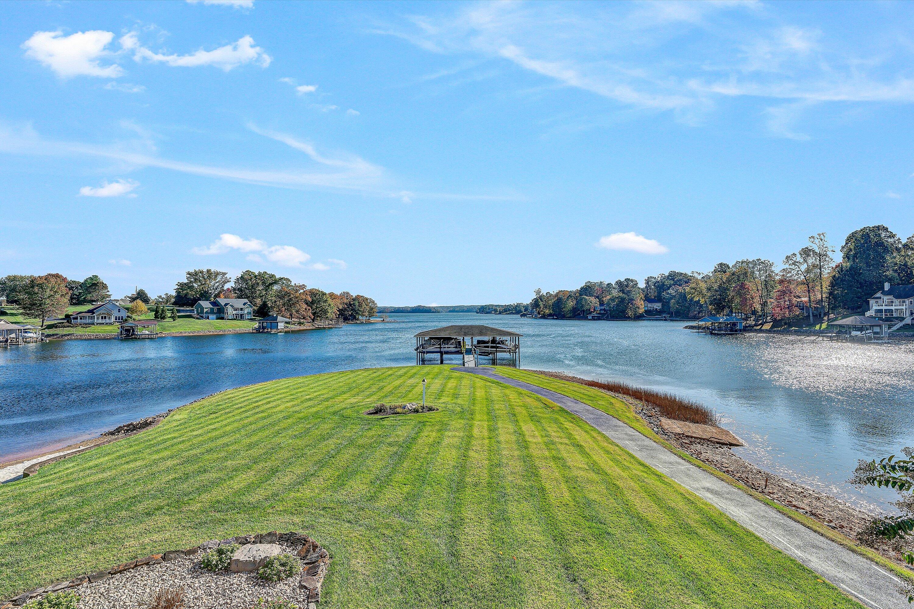 Moneta, Virginia 24121, United States, 4 Bedrooms Bedrooms, ,3 BathroomsBathrooms,Residential,Active,237366