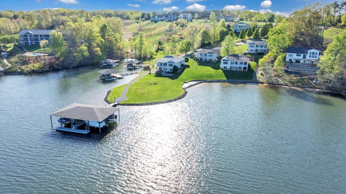 Moneta, Virginia 24121, United States, 4 Bedrooms Bedrooms, ,3 BathroomsBathrooms,Residential,Active,237366