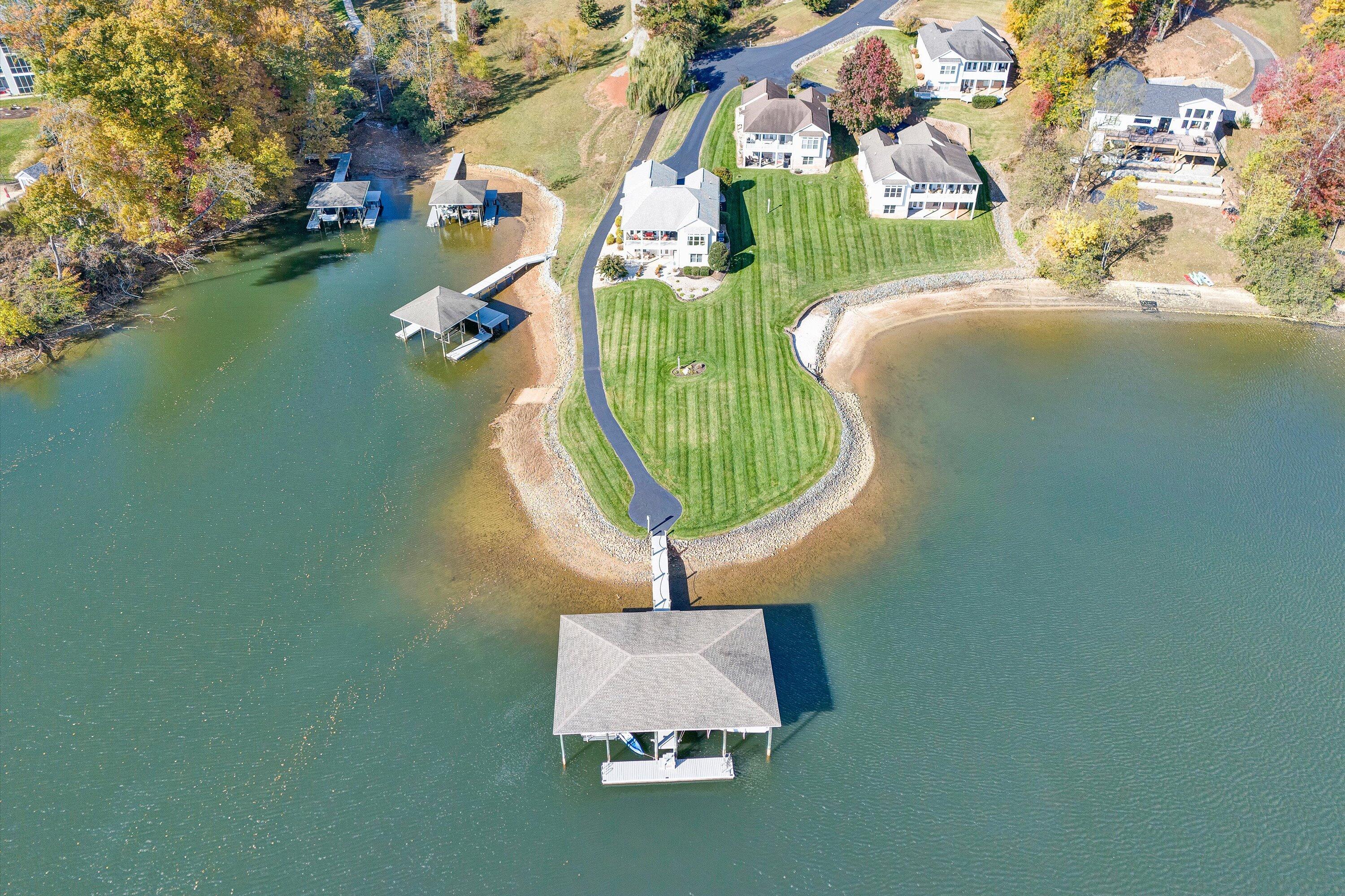 Moneta, Virginia 24121, United States, 4 Bedrooms Bedrooms, ,3 BathroomsBathrooms,Residential,Active,237366