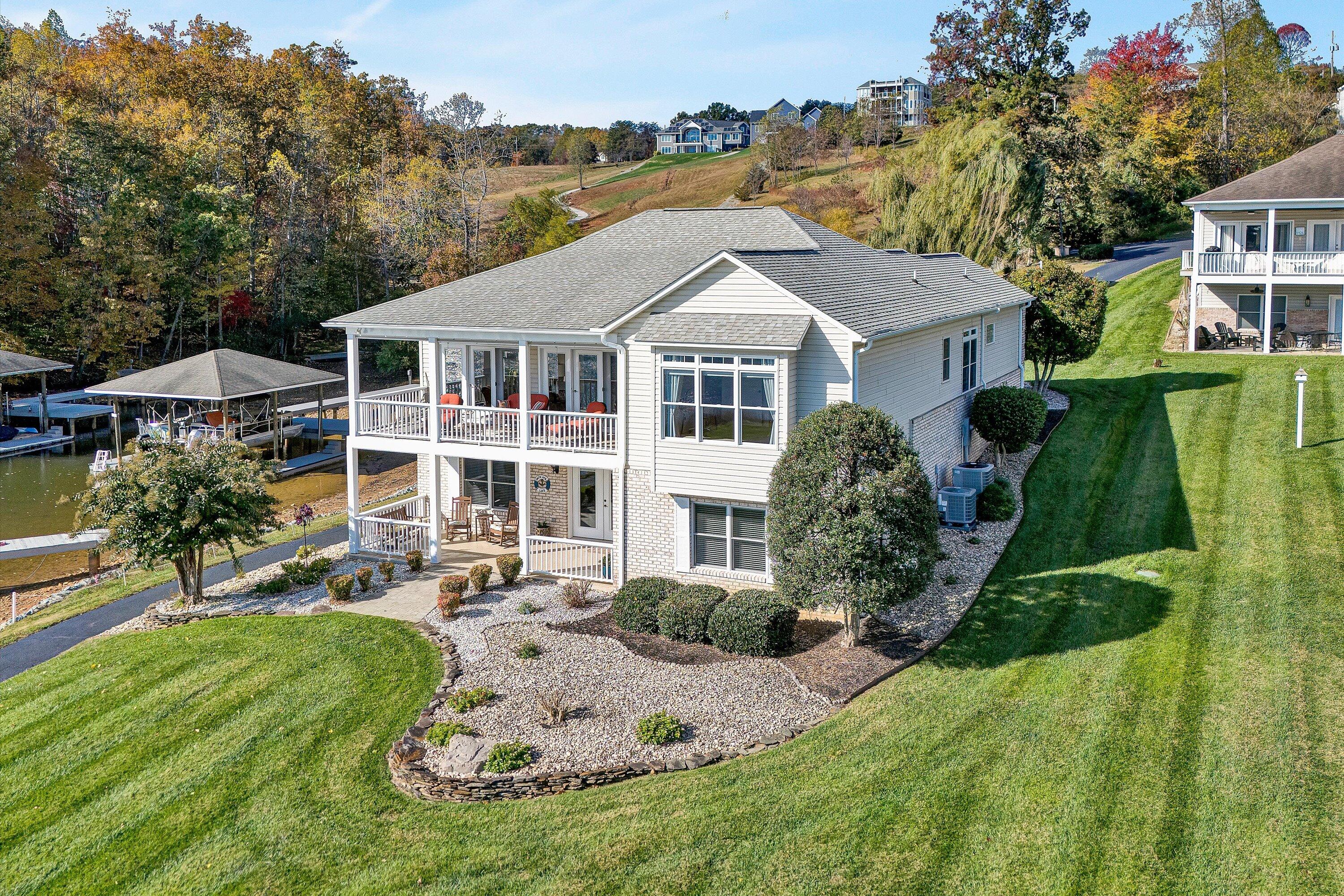 Moneta, Virginia 24121, United States, 4 Bedrooms Bedrooms, ,3 BathroomsBathrooms,Residential,Active,237366