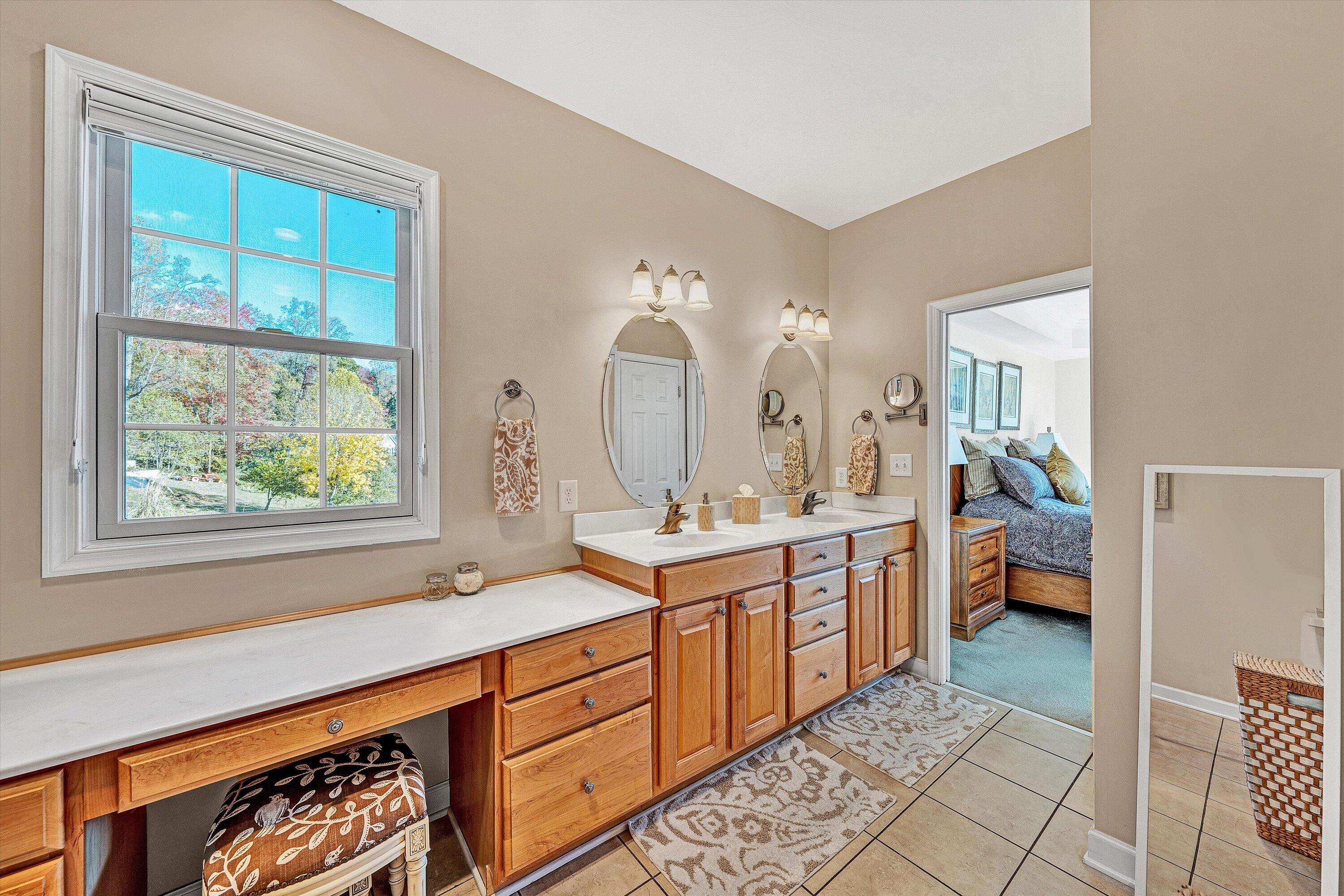 Moneta, Virginia 24121, United States, 4 Bedrooms Bedrooms, ,3 BathroomsBathrooms,Residential,Active,237366