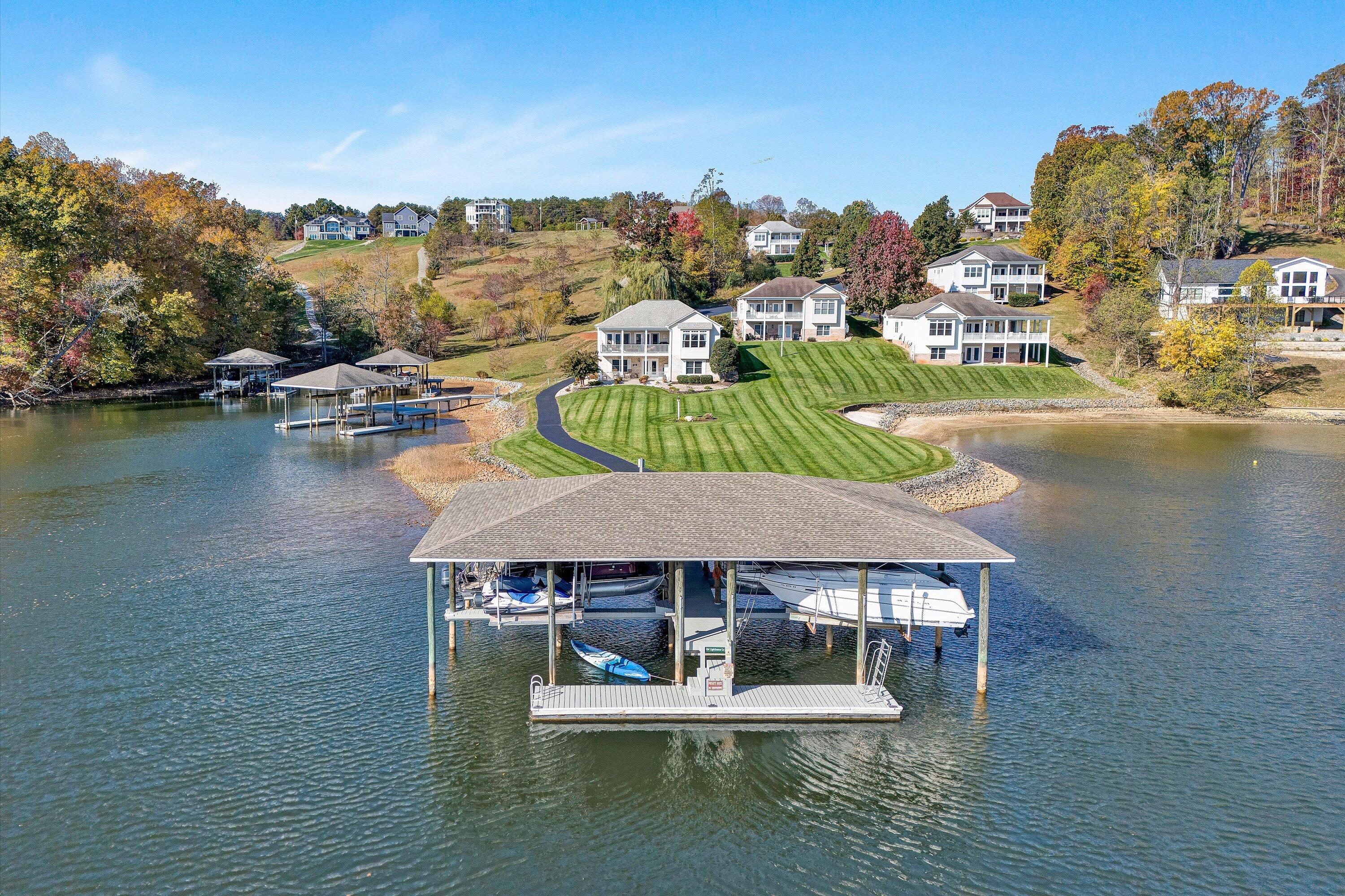 Moneta, Virginia 24121, United States, 4 Bedrooms Bedrooms, ,3 BathroomsBathrooms,Residential,Active,237366