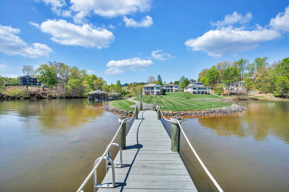 Moneta, Virginia 24121, United States, 4 Bedrooms Bedrooms, ,3 BathroomsBathrooms,Residential,Active,237366