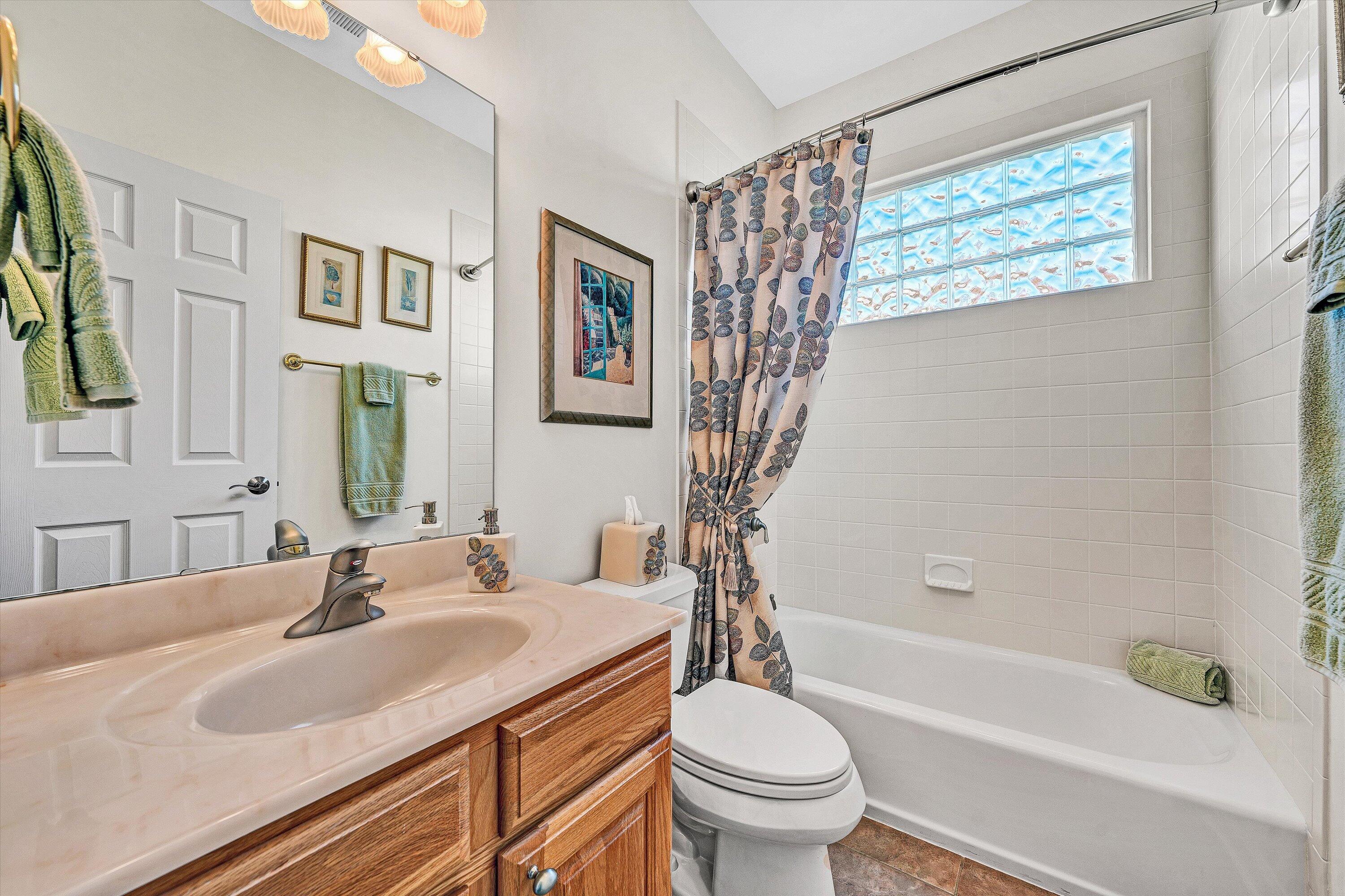 Moneta, Virginia 24121, United States, 4 Bedrooms Bedrooms, ,3 BathroomsBathrooms,Residential,Active,237366