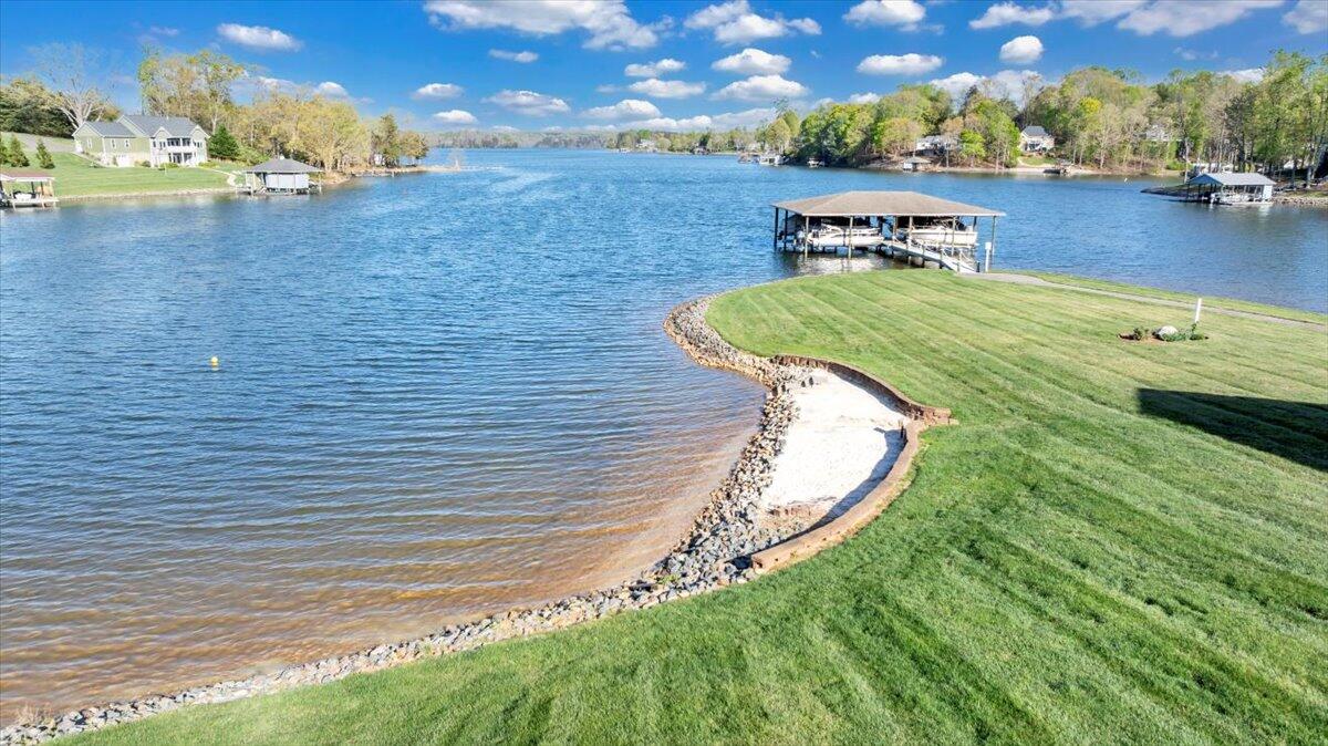 Moneta, Virginia 24121, United States, 4 Bedrooms Bedrooms, ,3 BathroomsBathrooms,Residential,Active,237366