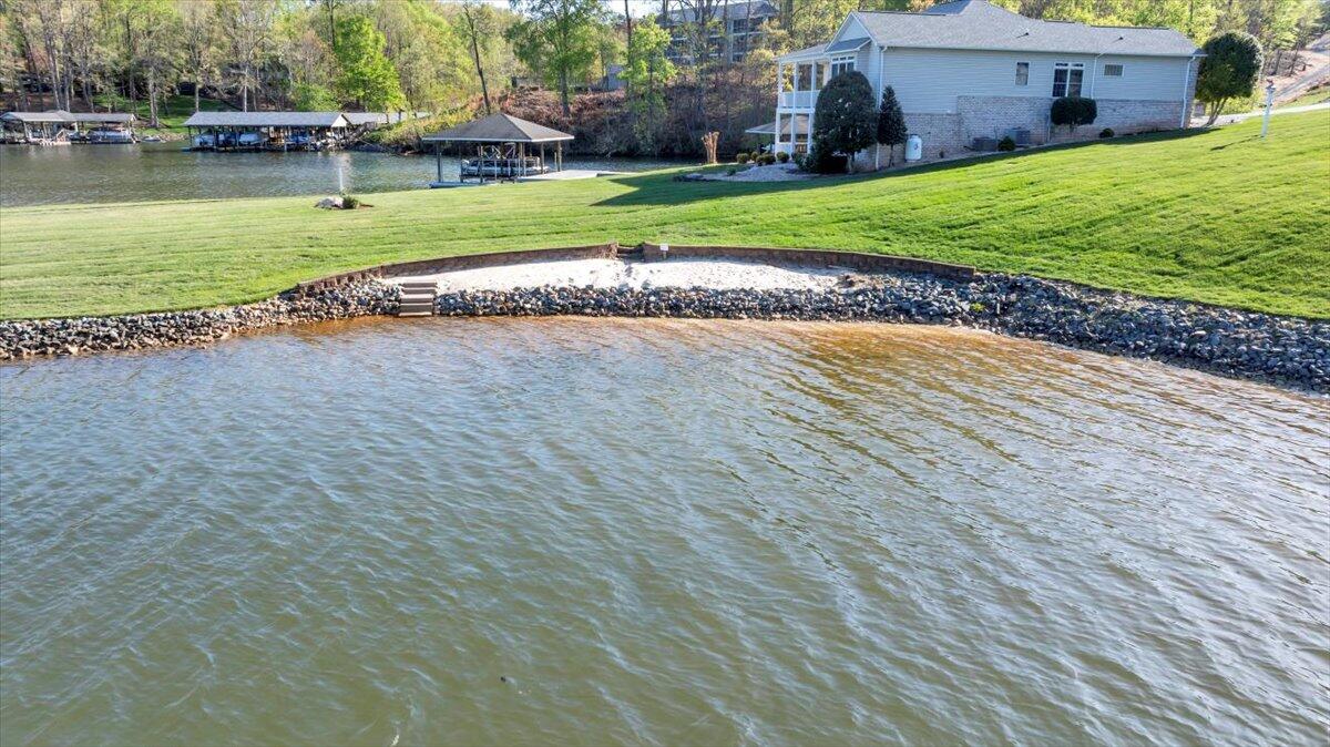 Moneta, Virginia 24121, United States, 4 Bedrooms Bedrooms, ,3 BathroomsBathrooms,Residential,Active,237366