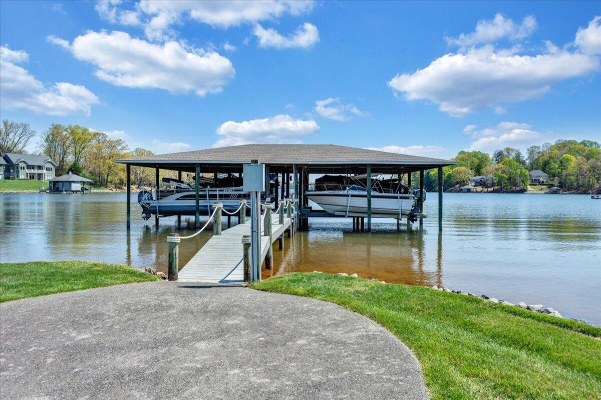 Moneta, Virginia 24121, United States, 4 Bedrooms Bedrooms, ,3 BathroomsBathrooms,Residential,Active,237366