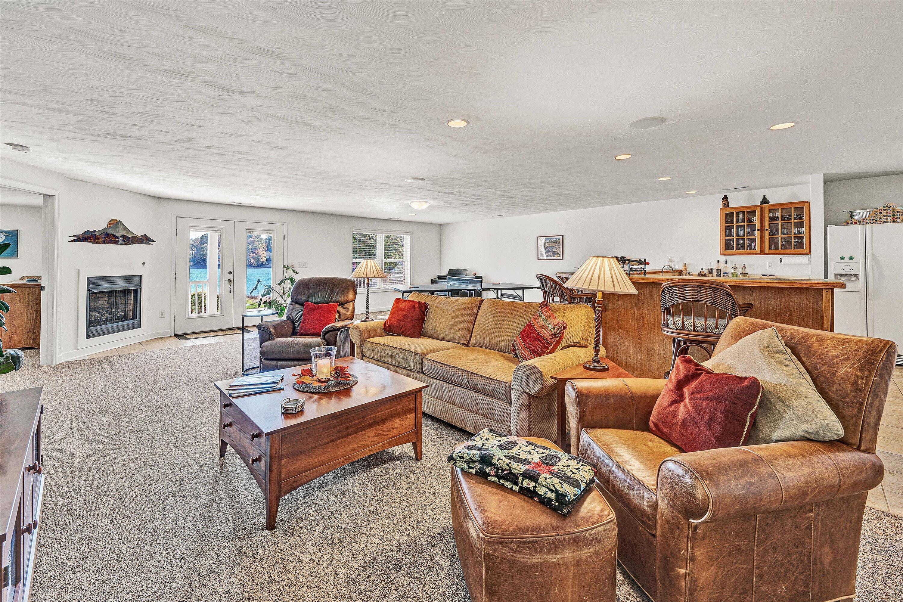 Moneta, Virginia 24121, United States, 4 Bedrooms Bedrooms, ,3 BathroomsBathrooms,Residential,Active,237366